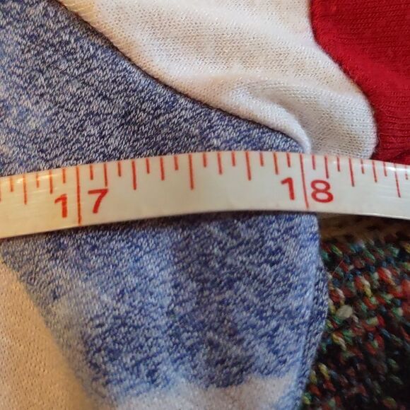 Hailey & Co Size S Stars and Stripes Short Sleeve V neck Top‎ - Picture 4 of 6